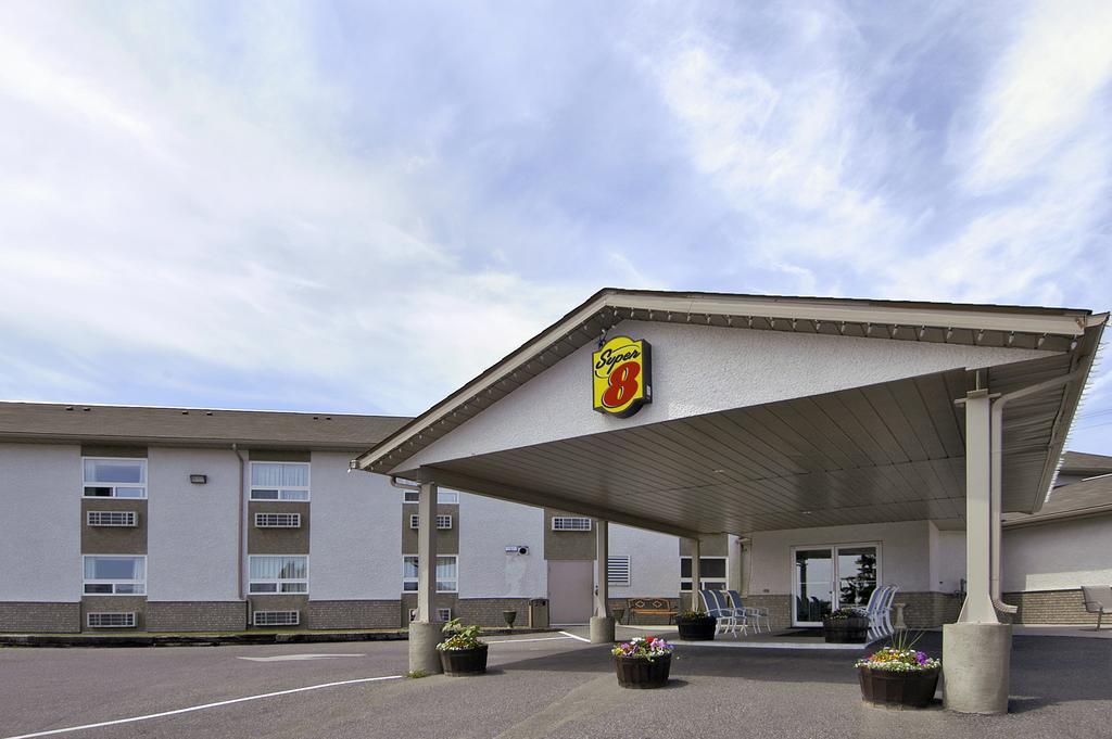 Super 8 By Wyndham Kenora Hotel Exterior foto