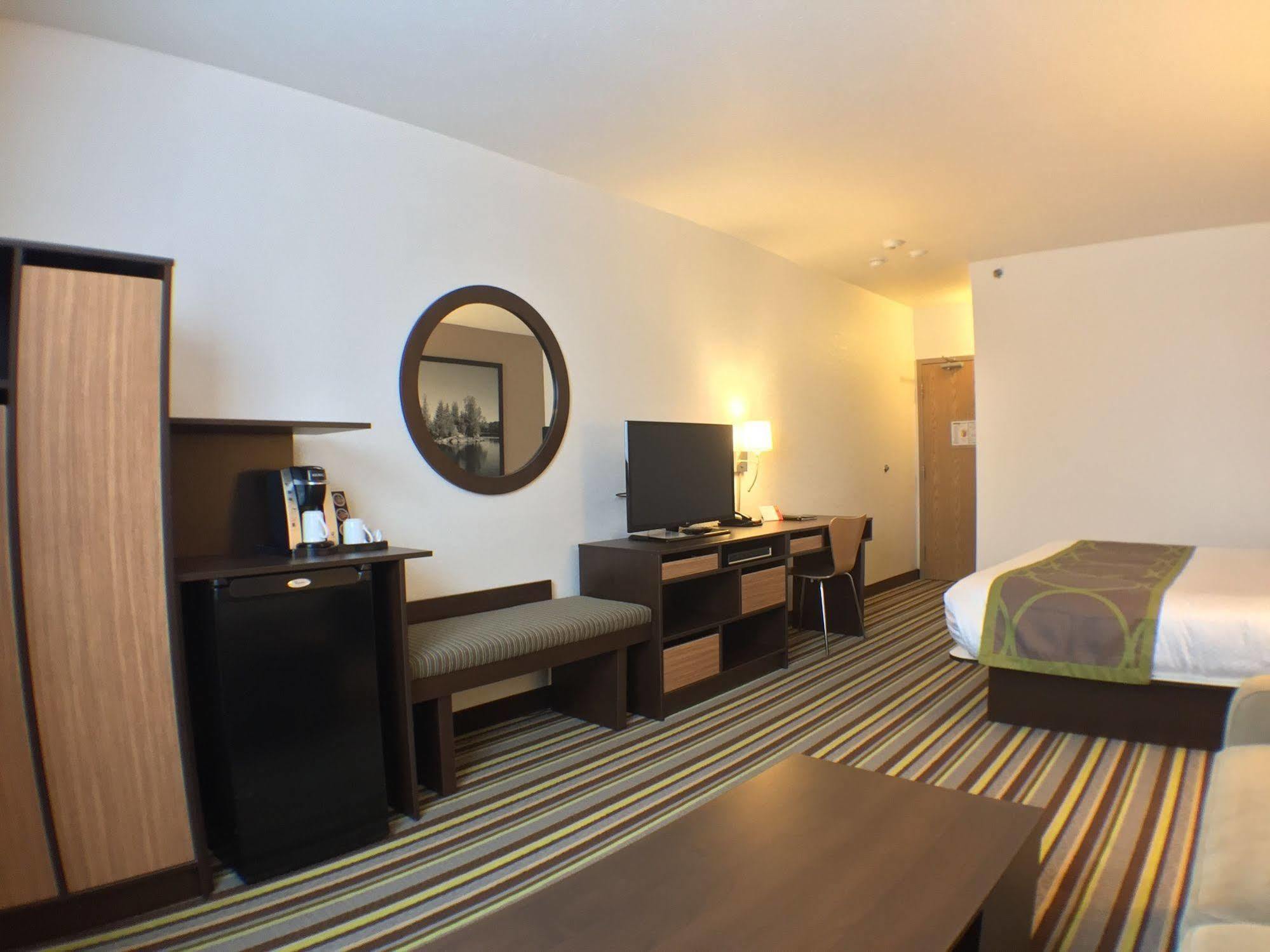 Super 8 By Wyndham Kenora Hotel Exterior foto