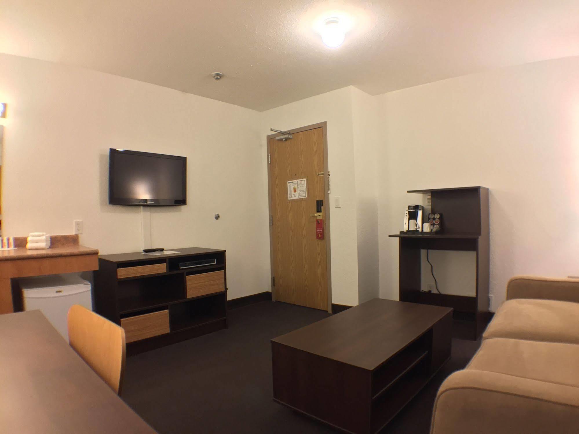Super 8 By Wyndham Kenora Hotel Exterior foto